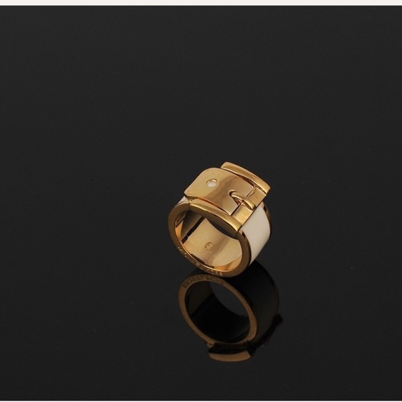 Michael Kors MK Belt Buckle Ring White Enamel & Gold Size 6 or 7 - Picture 6 of 8